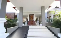 Grand Master Villa Tomohon Hotels in South Tondano