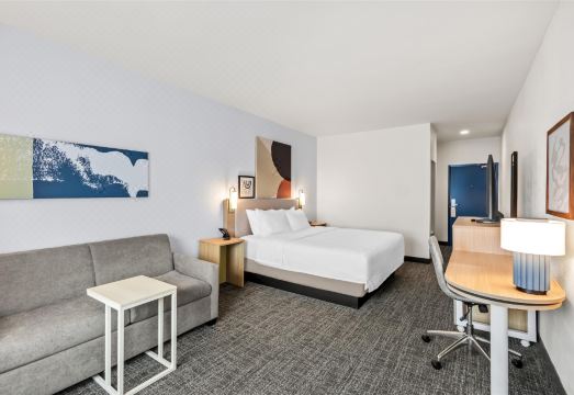 Spark by Hilton Duluth