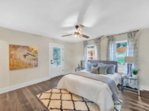 Spacious Modern Cottage with 5 Bedrooms Close to Airport, 黑普維爾酒店