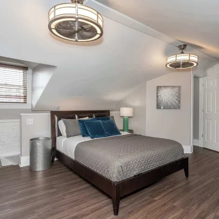 Heart of Mainstrasse Apt 4