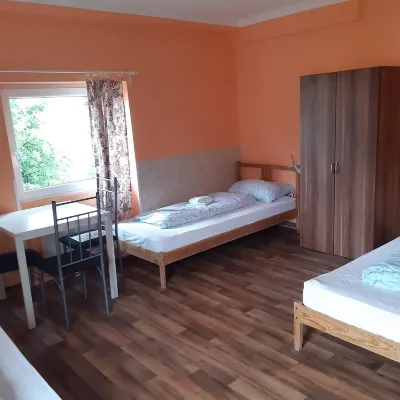 2-Rent Group Hostel Apartments Eve74 Отели рядом с достопримечательностью «Аллах-Унтерменцинг»