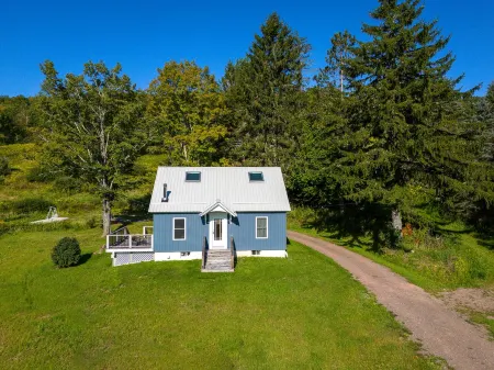 Charming Cottage with Scenic Trails - Cozy Summer Escape