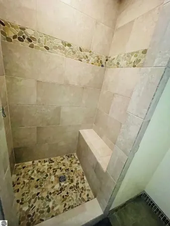 Private Glacial Hills Bellaire Home