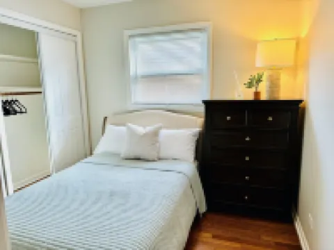 3BR/1ba apt; fully furnished and equipped; in Forest Park