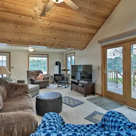 Lakefront Home w/ Seasonal Dock - 2 mi to Skiing!