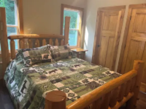 New Built cozy cabin Peaceful Side, Townsend, TN, Laurel Valley,  no steep roads