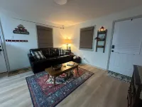 Base Camp Cottage 커크스빌 호텔