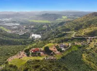 Retreat with stunning views: breathtaking, peaceful and soul healing