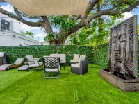 Modern Villa with Hot Tub and Central Location - Stylish Escape