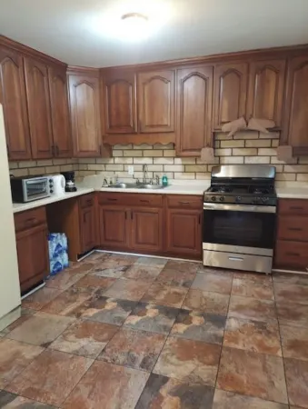 Holy Home 3-bedroom with AC and WiFi. Bless you in Morrow. Peace & a low price.