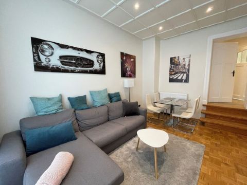 Chic terrace apartment with private parking space Box spring bed TV WLAN in Leipzig