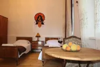 Welcome to our cozy house with a breathtaking view of the mountains. Các khách sạn ở 