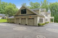 Elegant Georgian Mansion in Potomac Maryland, family house 포토맥 호텔