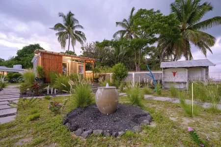 Charming studio with WiFi and AC in enchanting Pointe au Sable Отели в г. Порт-Луи