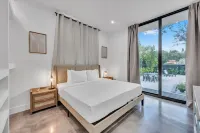 Stunning Tropical Pool House North Miami - New Construction -