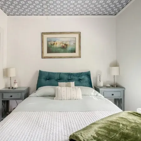 Gem by the water - Charming 2-bedroom house in fabulous Stamford with AC, WiFi