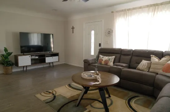 Spacious 4BR Home near ONT Airport