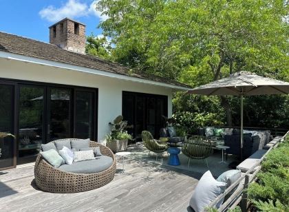 Super-Lux Oceanfront property with private beach access in Estate section