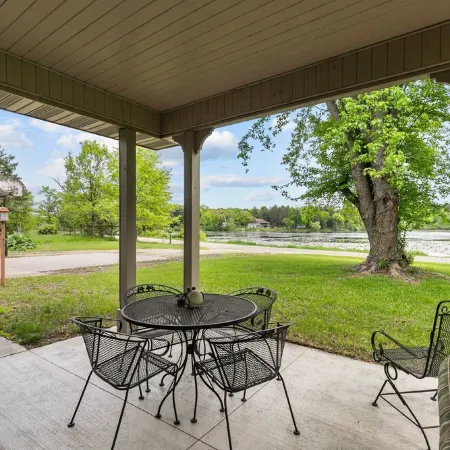 Relaxing property on a quiet road! Leave the hustle and bustle behind!