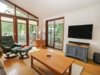 Leafy Nook Lodge