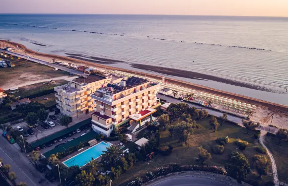 法諾烏納威帝國海灘