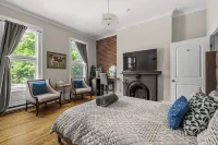 Blue George Suite Historic DT