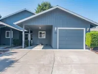 Townhouse 2 bed 2 bath fenced backyard garage park Hotels in Central Point