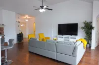 Charming 3-bedroom house in Jenks with AC, WiFi. Enjoy your stay Hotels in Jenks