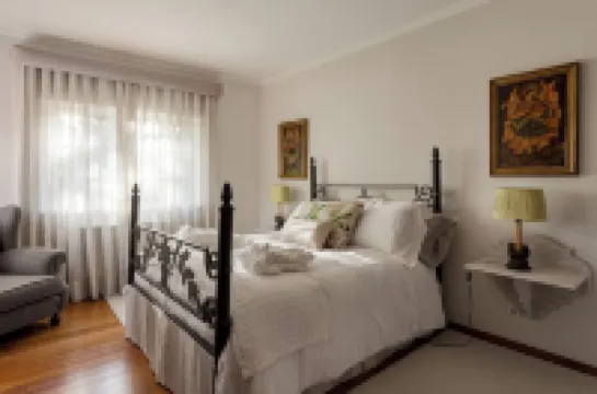 LUX Sesimbra Villa w/Breakfast • Pool •Tennis • BBQ • Lavish Gardens