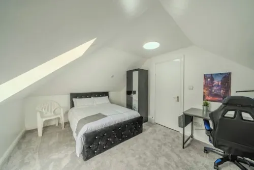 Modern Stay Near City & Park - 1+ Night Stays Hotels in Prestwich