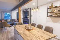 Chef’s Kitchen | Fire Pit+BBQ Deck • Private Yard