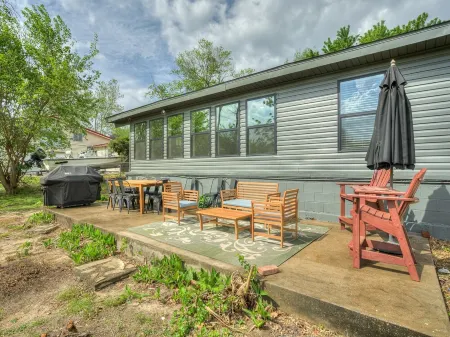 Unwind with your family at this cozy lakeside home!