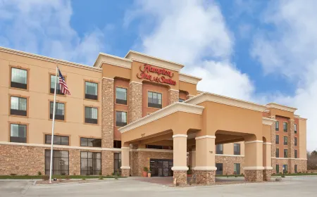 Hampton Inn & Suites Dickinson Отели в г. Старк
