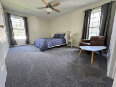 Lion’s Landing - PSU getaway! Everything needed for a fun, hassle-free stay!