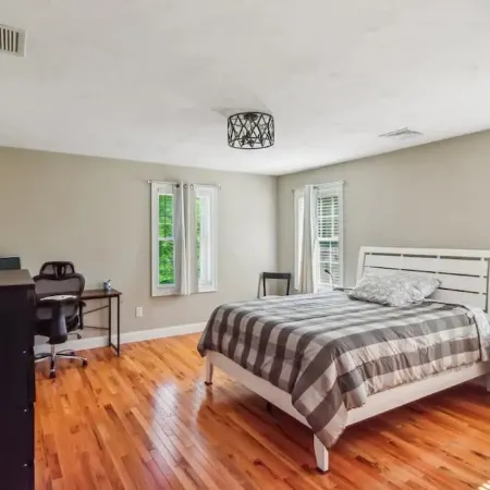 Modern & Charming 3-bedroom house in Worcester. Отели в г. Вустер