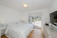 Perfect Hamptons Getaway. Heated Pool. New Outdoor Kitchen.