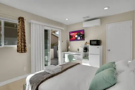 The Emerald Retreat - BRAND NEW !