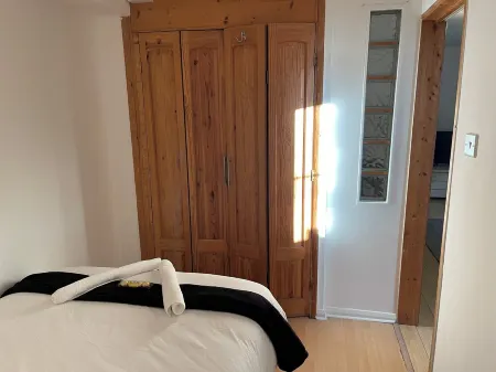 Cosy flat behind a Creek Beach in Gray's