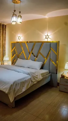 Golden Luxury Apartment