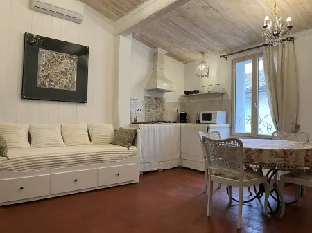 Charming studio in downtown L'isle sur la Sorgue
