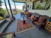 Acogedora casa, ubicada dentro del casco urbano, a 3 Km de La Cascada El Escobo. Hotels in Vergara