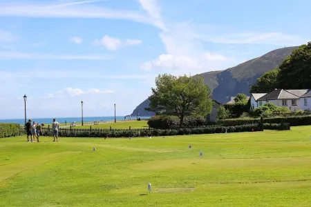 Harbour Terrace West Отели рядом с достопримечательностью «Heddon Valley»