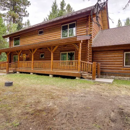 Exquisite McCall Log Cabin - Walk to Payette Lake!