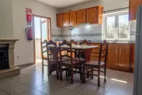 Fonte da Rosa Guest House APT1