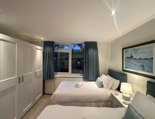 Panoramic estuary views - short walk to Aberdyfi village & its beautiful beach Hotels in Aberdovey