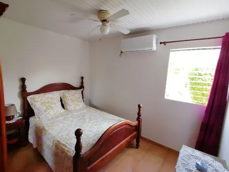Creole vacation home 15 minutes from the beach and 5 minutes from downtown! Отели в г. Ривьер-Сале
