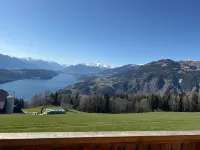 Vacation home in a quiet location with a view of Lake Millstättersee. Các khách sạn ở Gemeinde Ferndorf