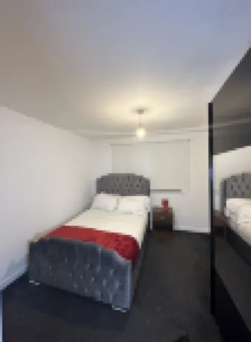 Feel Comfy Apartment.Our modern apartment is located in the heart of Dartford