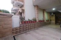 Your home away from home. Hotels in Mandor