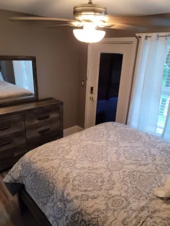 Cozy 2-bedroom apartment in phenomenal McDonough with AC, WiFi Отели рядом с достопримечательностью «Eagles Landing Country Club»